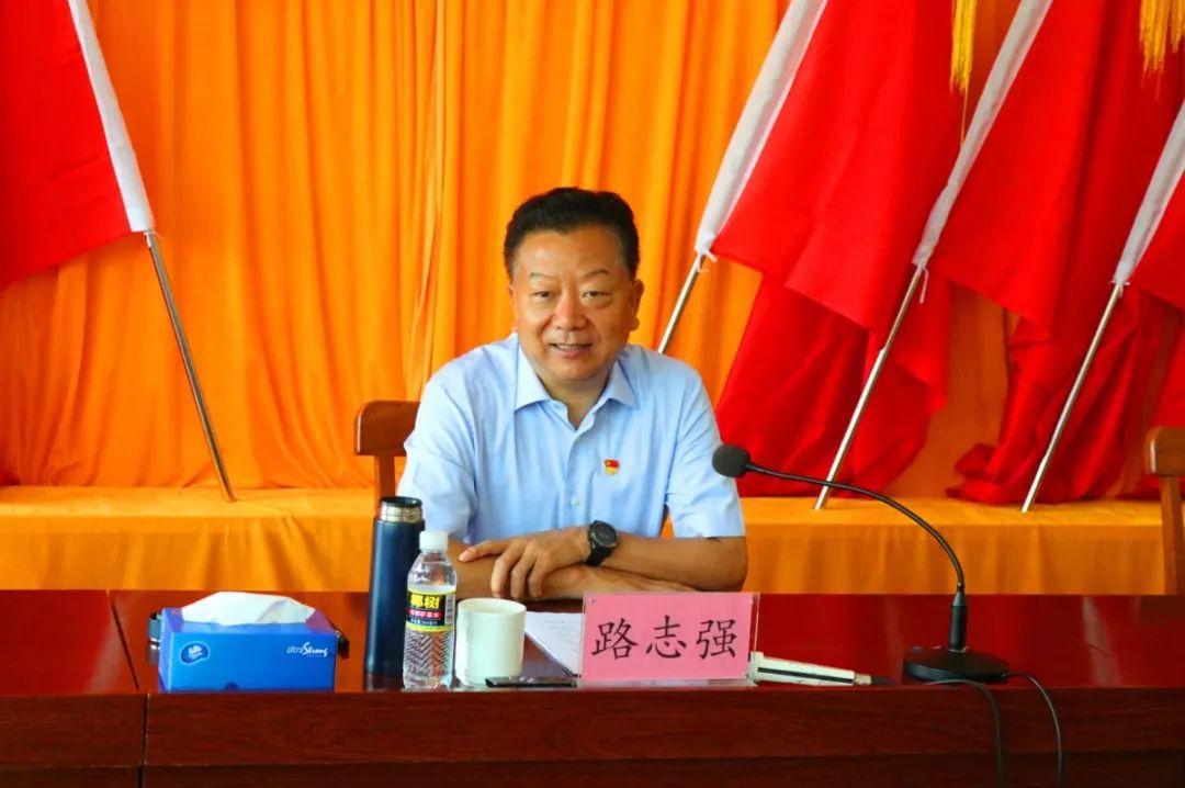 海南地理、经济与文化发展综合研究概览